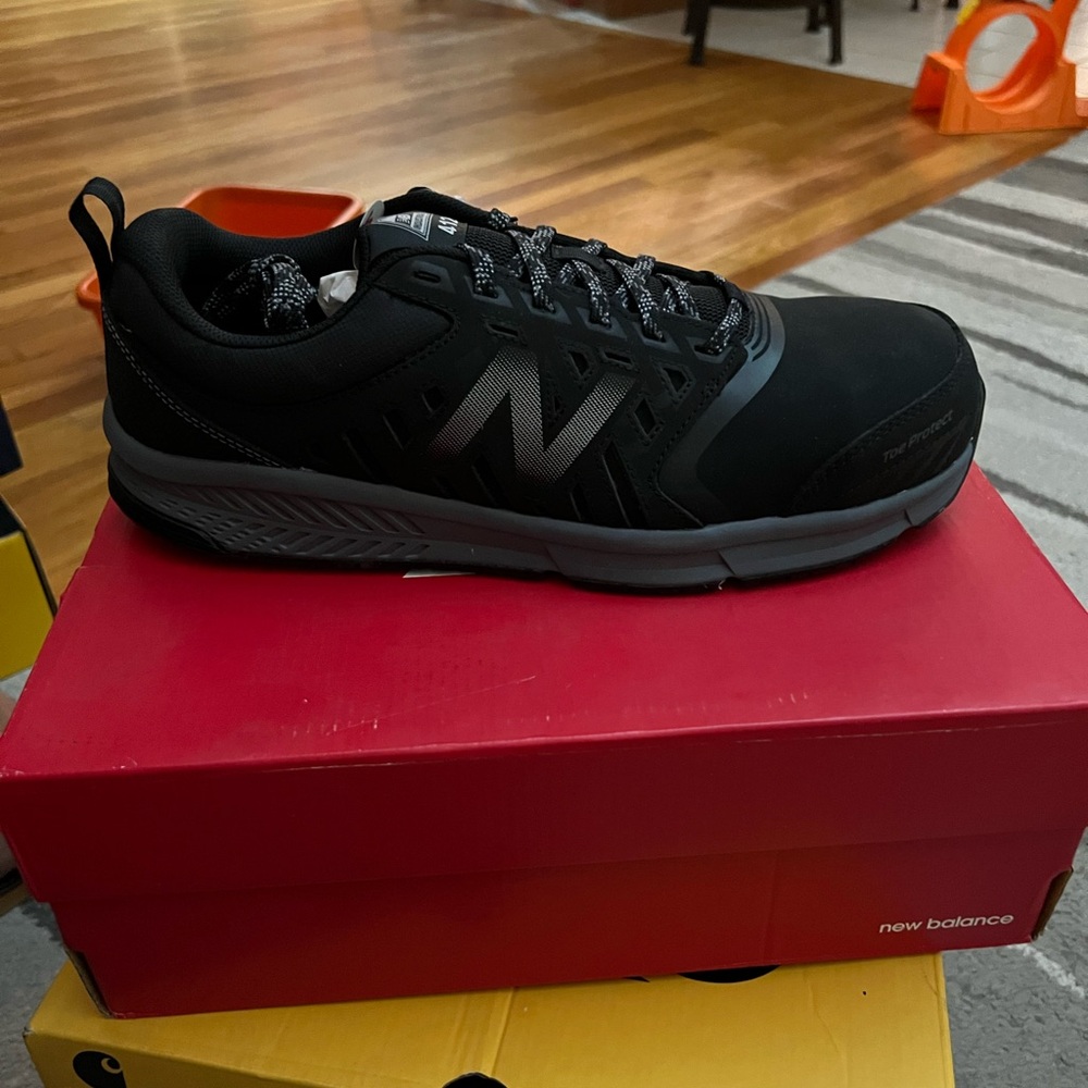 Brand new never worn Size 12 New Balance Hommes steel toe work shoes